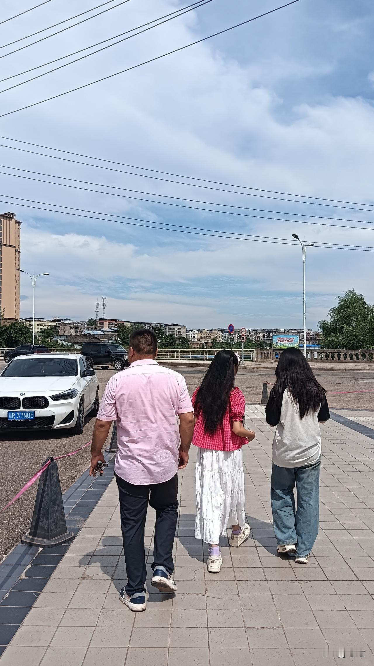 听听
听听
这说的是啥话
是人话吗
一句比一句离谱
听着都来气
还没完没了了
真