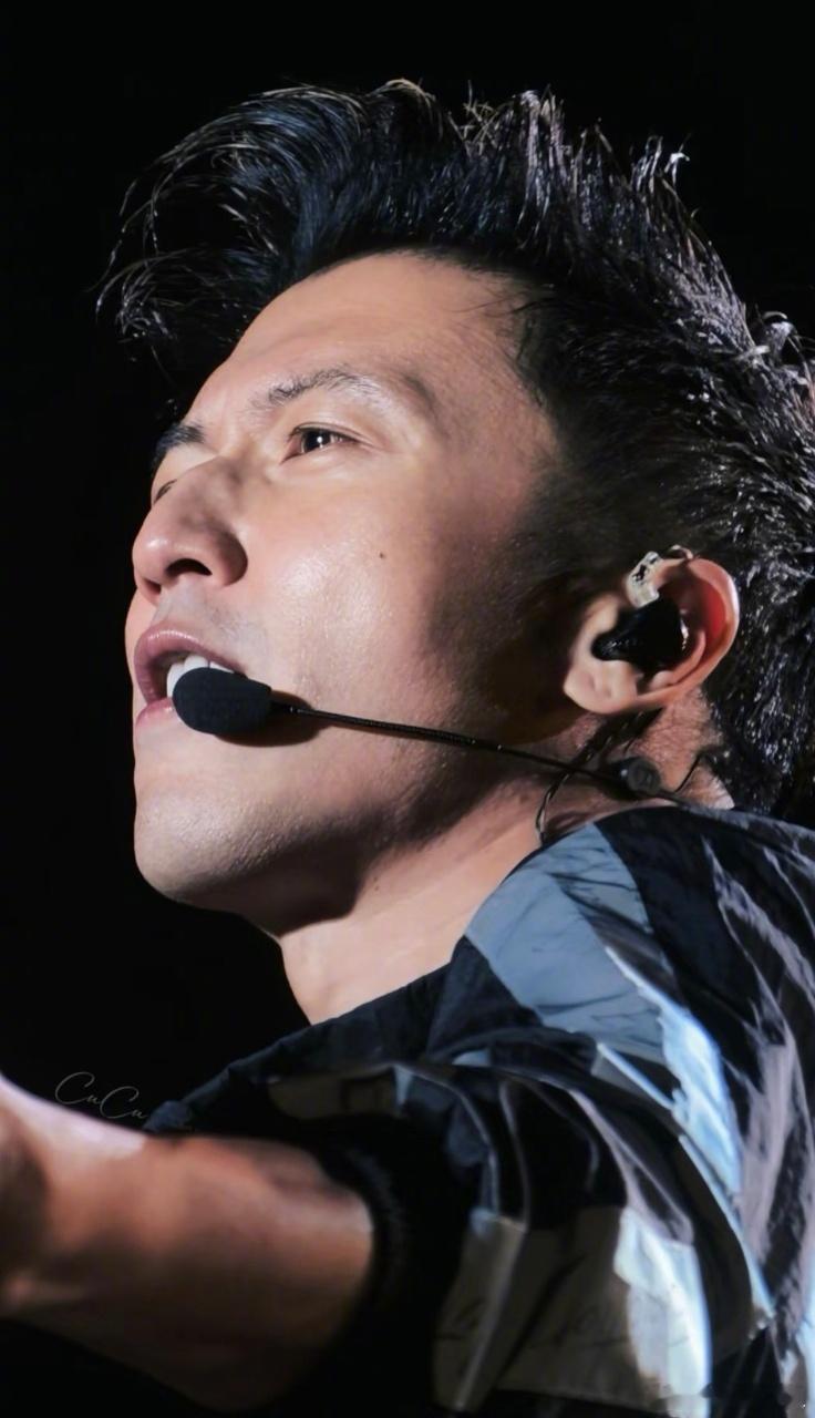 谢霆锋 我上镜很老吗别问，问就是谢霆锋又帅又有梗！明明是成熟男人的魅力暴击，前一