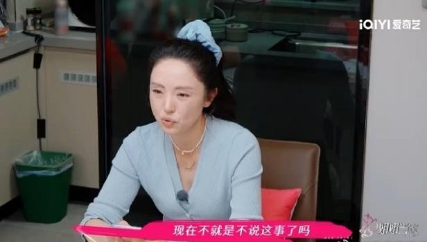 原来董璇公布再婚消息就是为了合体上综艺
而且刚宣布再婚消息，就在《姐姐当家》综艺