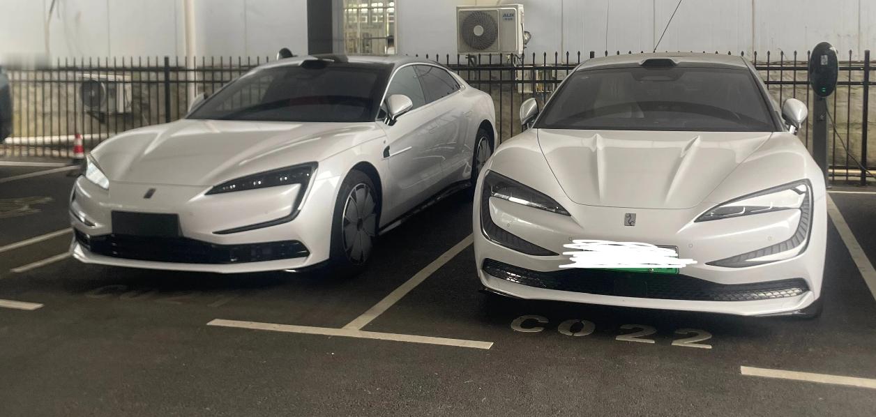 仰望U7PHEV的前脸比U7EV好看多了？ 