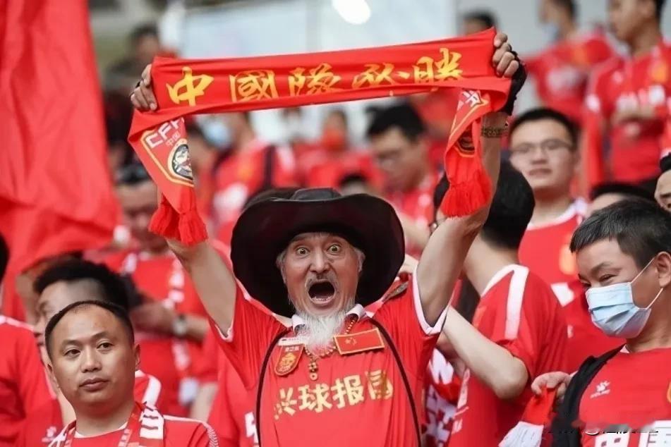 都三流了，还纠结什么顶端、末端？国足输给中国香港，前国脚毛剑卿在直播期间表示：“