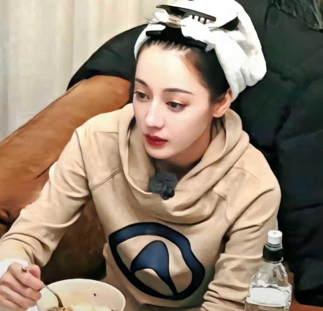 顶级骨相美女📸🖤迪丽热巴超话签到人数 ​​​