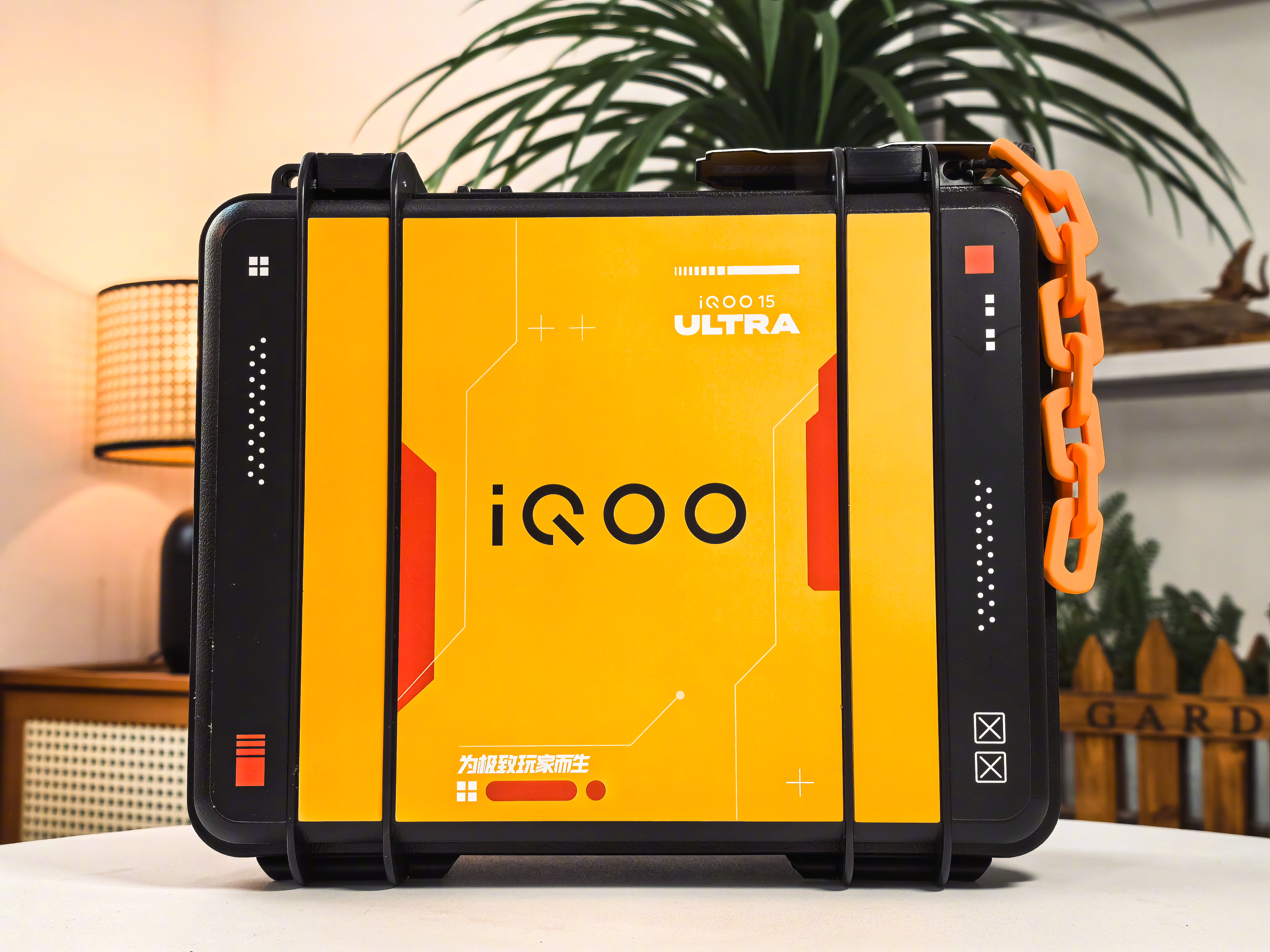 iQOO15 Ultra 的便携直播工具箱邀请函挺有想法的，2月4号晚7点发布会