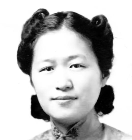 1968年，秦城监狱，帮美国鼓捣雷达的王明贞被扣了进去。怕脑子锈掉，她天天锻炼硬