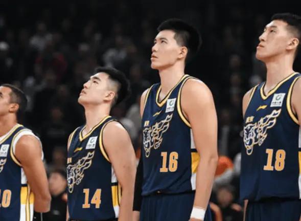 广东上季被山西横扫出局后在俱乐部杯再次相遇，广东肯定想复仇的，但一看上场的球员，