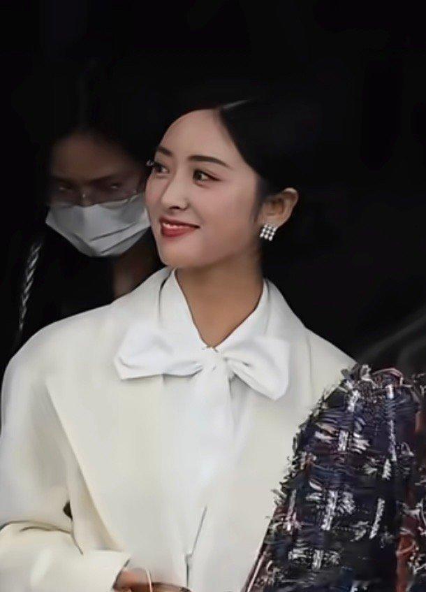 王鹤棣沈月时隔三年合体好六 你好星期六 棣棣男大既视感，月月优雅迷人，这组合往那