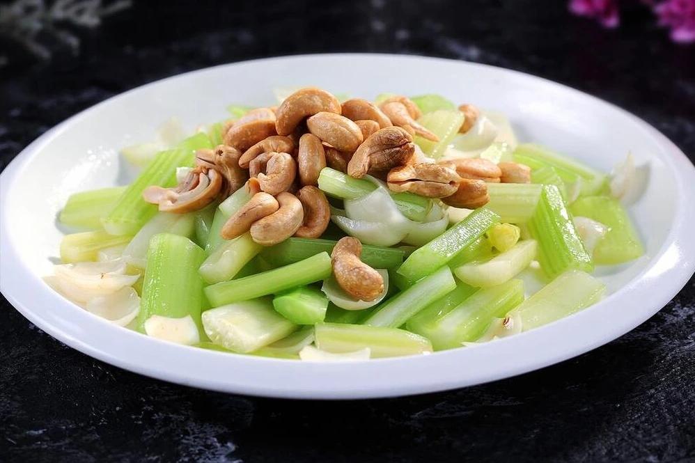 白露习俗传，三白食补佳，一事做安康，秋意浓情满家

白露时节，确实是一个充满诗意