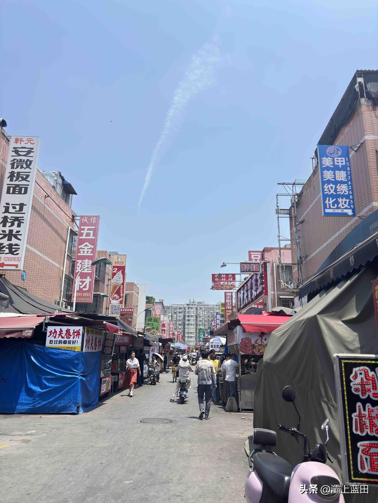 西安甘家寨社区，中午来这里吃饭，人看着比较少，主要太热了，晚上这里一定很热闹吧，