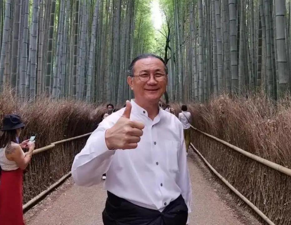 他是潮州客家人，少年时曾3次自杀，50岁出家，70岁捐款200亿！
 


 