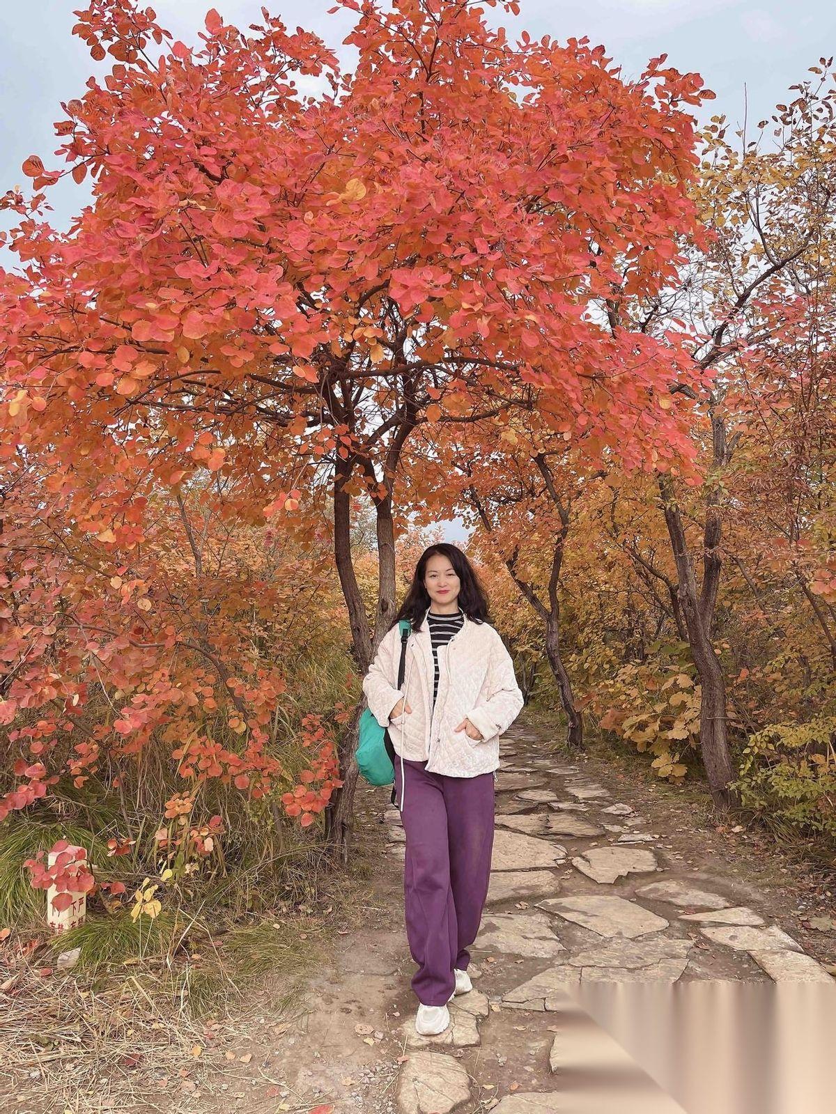 我54岁了，年轻时就喜欢拍照现在年龄大了还是喜欢拍照。年轻的时候就是用那种胶卷的