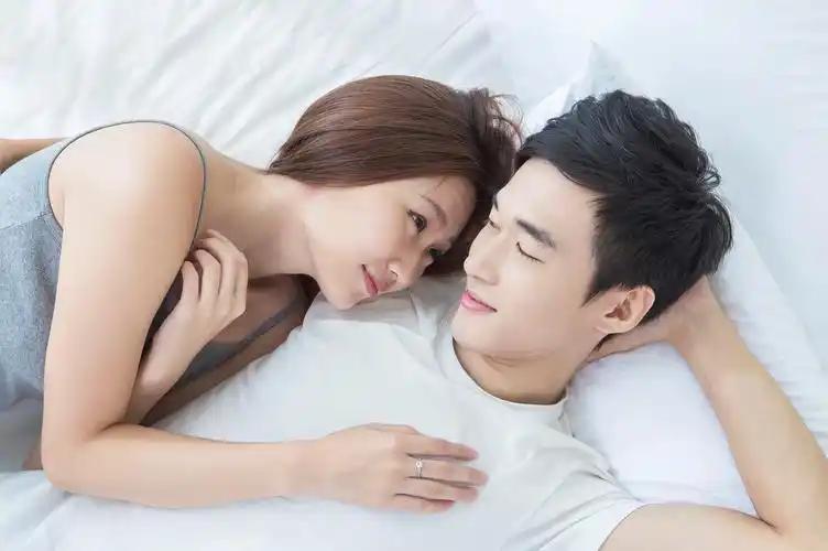 乌鲁木齐，已婚男子每次去找婚外的女子亲热，发生了关系之后男子必定一掷千金，不是金