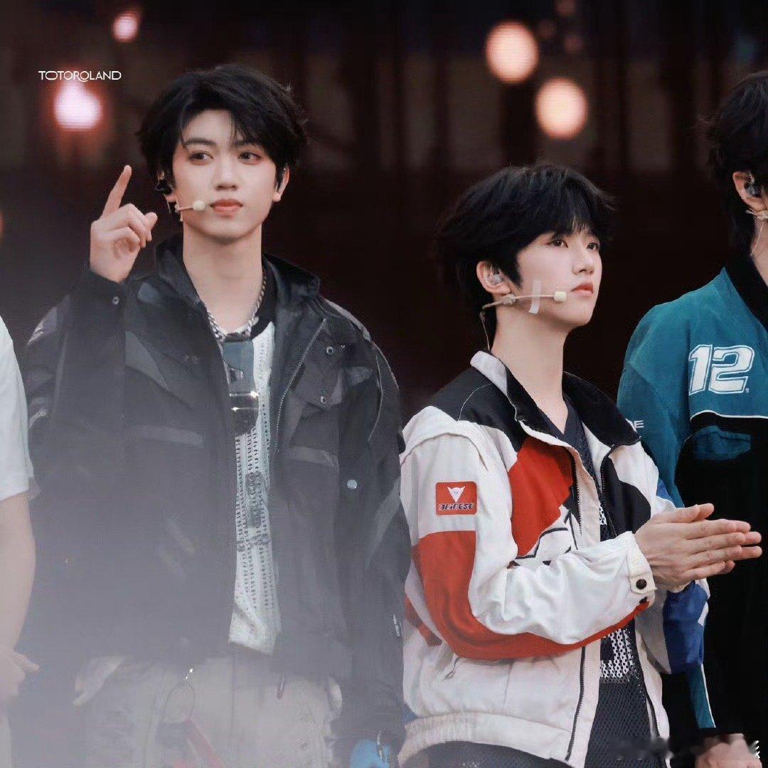 张桂源比张函瑞生日1018张桂源这波饭撒太有意义了，用1018来比心，既是给粉丝