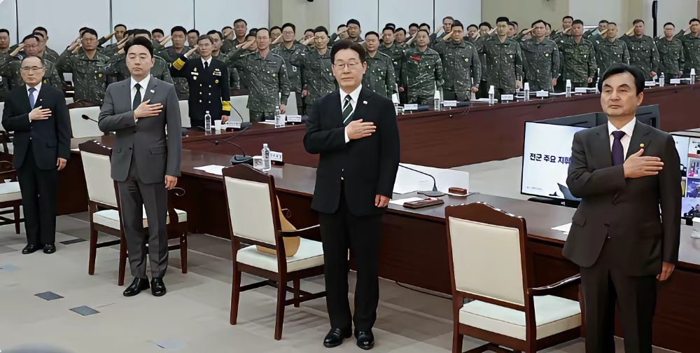 李在明：绝不能把韩国军队的战时指挥权，交到美国手里。 