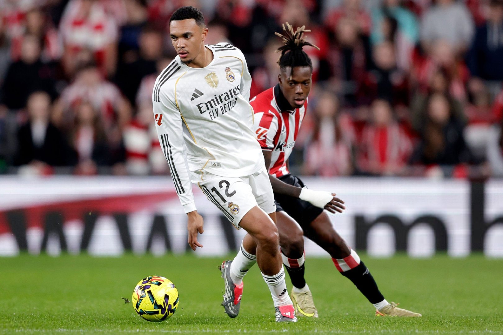 🚨科贝：特伦特左侧内收肌受伤，情况令人担忧，他将进行检查以确认伤情程度。卡马温