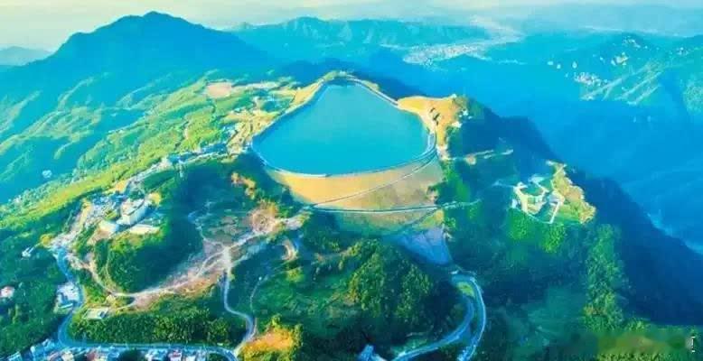 全球游客共赏大美中国寻美中国世界那么大，五一来中国看看～ ​​​