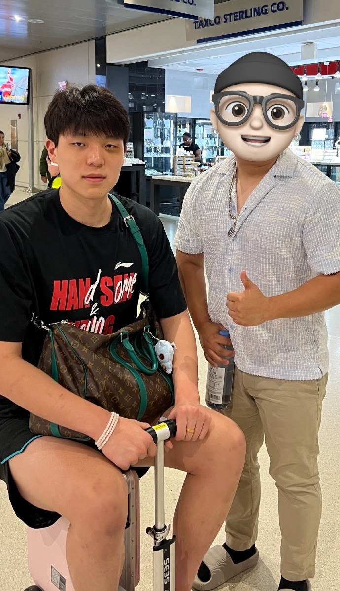 那么问题来了被谁肘的 [doge]杨瀚森训练被肘成熊猫眼 ​​​