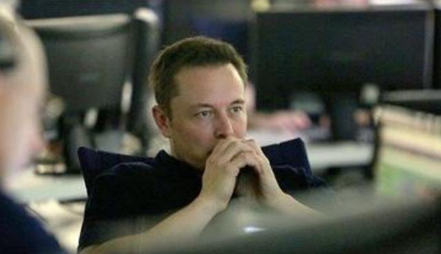 马斯克一句话点醒全世界：现在全球疯抢的不是芯片，是中国造的20万一台的“大铁箱子