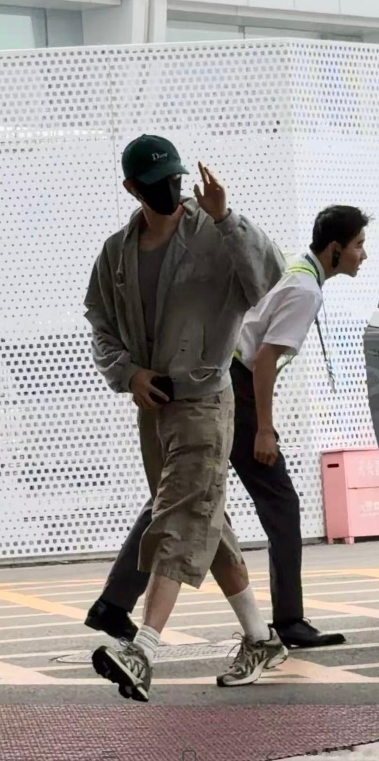 一醒来就看见我家帅为为啦