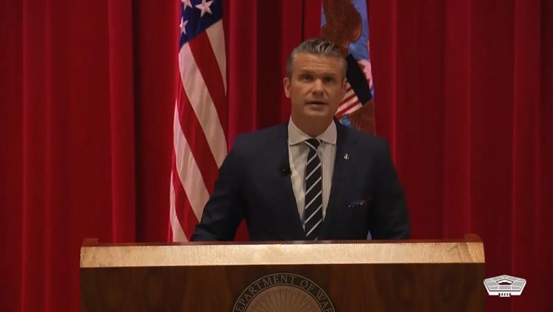 美国战争部部长“海排长”，再次建议欧洲应自行保卫自己。
    美国战争部负责人