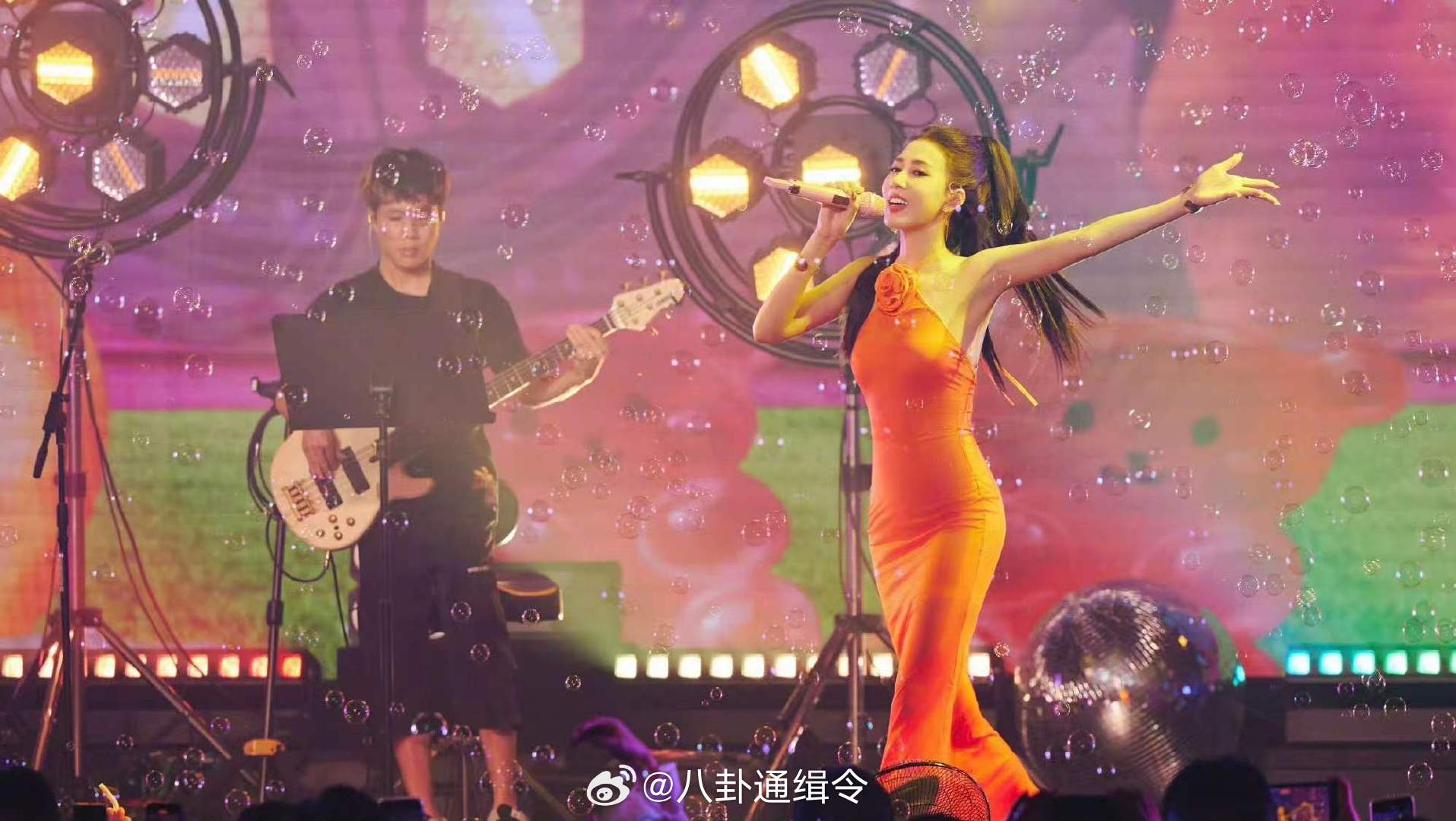 弦子失物招领限定浪漫 弦子失物招领718杭州开唱弦子全新巡演首站落地杭州，用治愈