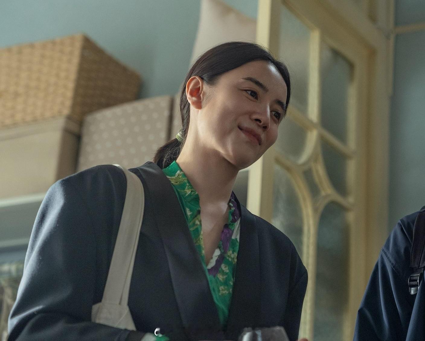 宋佳二封金鸡影后，恭喜王铁梅💪宋佳此前凭借《萧红》拿下过金鸡奖最佳女主角，今天