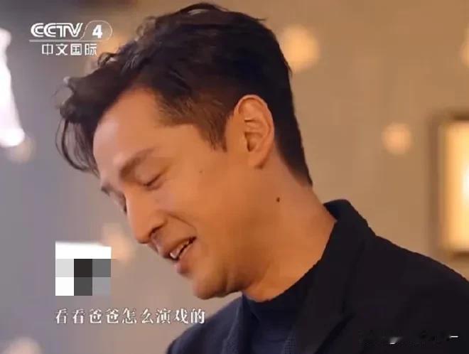 胡歌接受采访时被主持人问了一句：你希望自己女儿长大以后干什么呢？胡歌听后表情大变