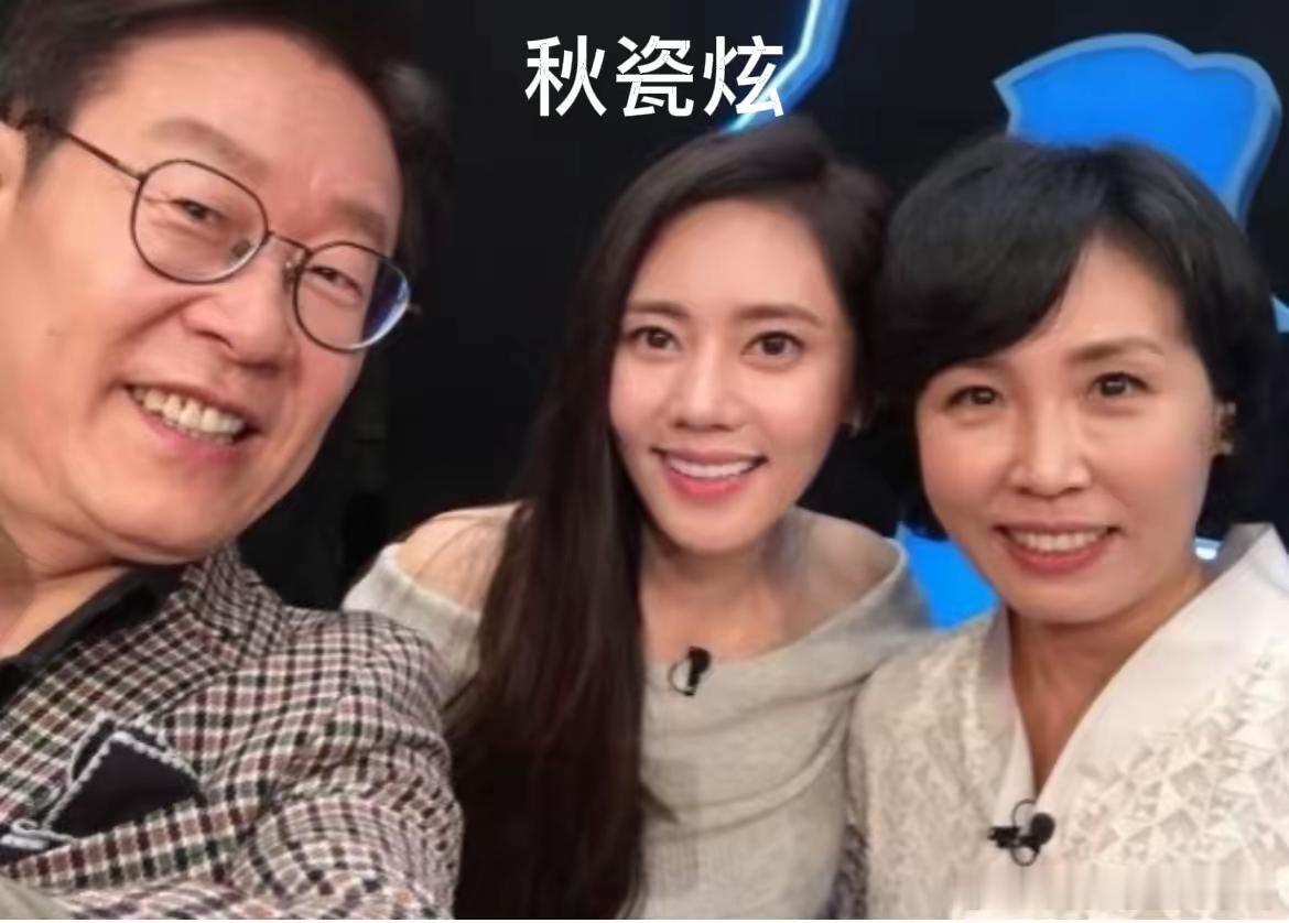 韩国的新总统，综艺感蛮强。说他老婆，是他的相亲对象。他那个月约了五个，他老婆排在