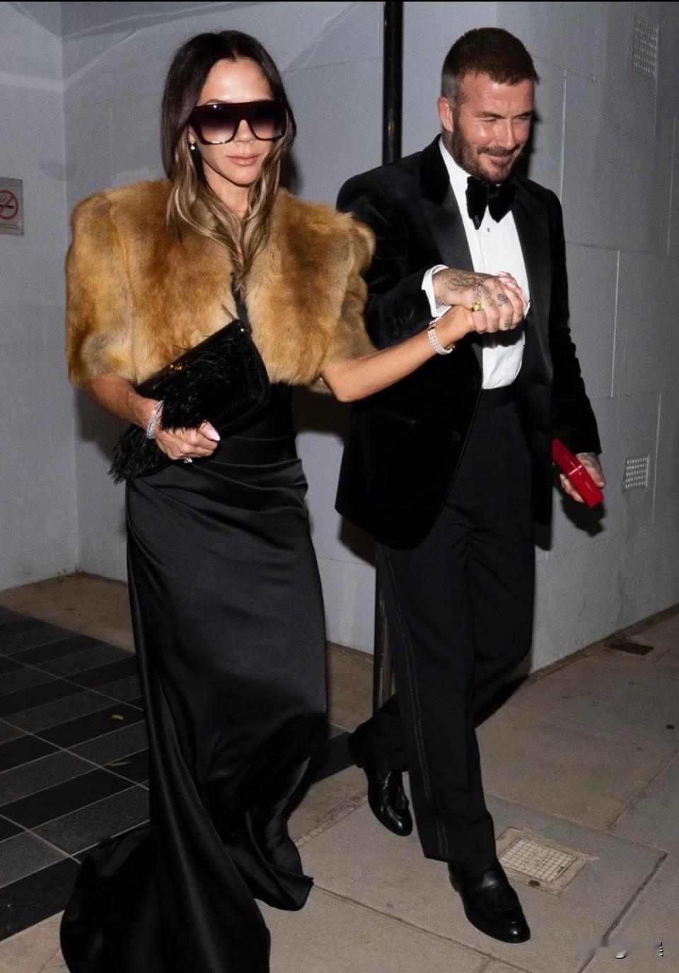 贝克汉姆在好友地狱厨神的餐厅办封爵派对🎉
贝克汉姆 封爵的派对在老友Gordo