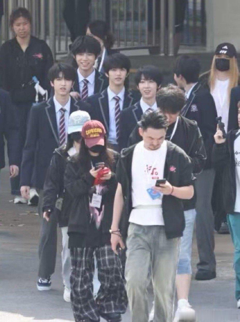 《我们的少年时代2》开机直播，来看看小四四们的开机造型怎么样？王橹杰〡张桂源〡杨