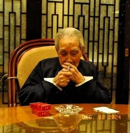 南怀瑾先生据说每天两三盒烟，只抽不吸，不食荤不为酒困，高寿95岁。作为十几年的老