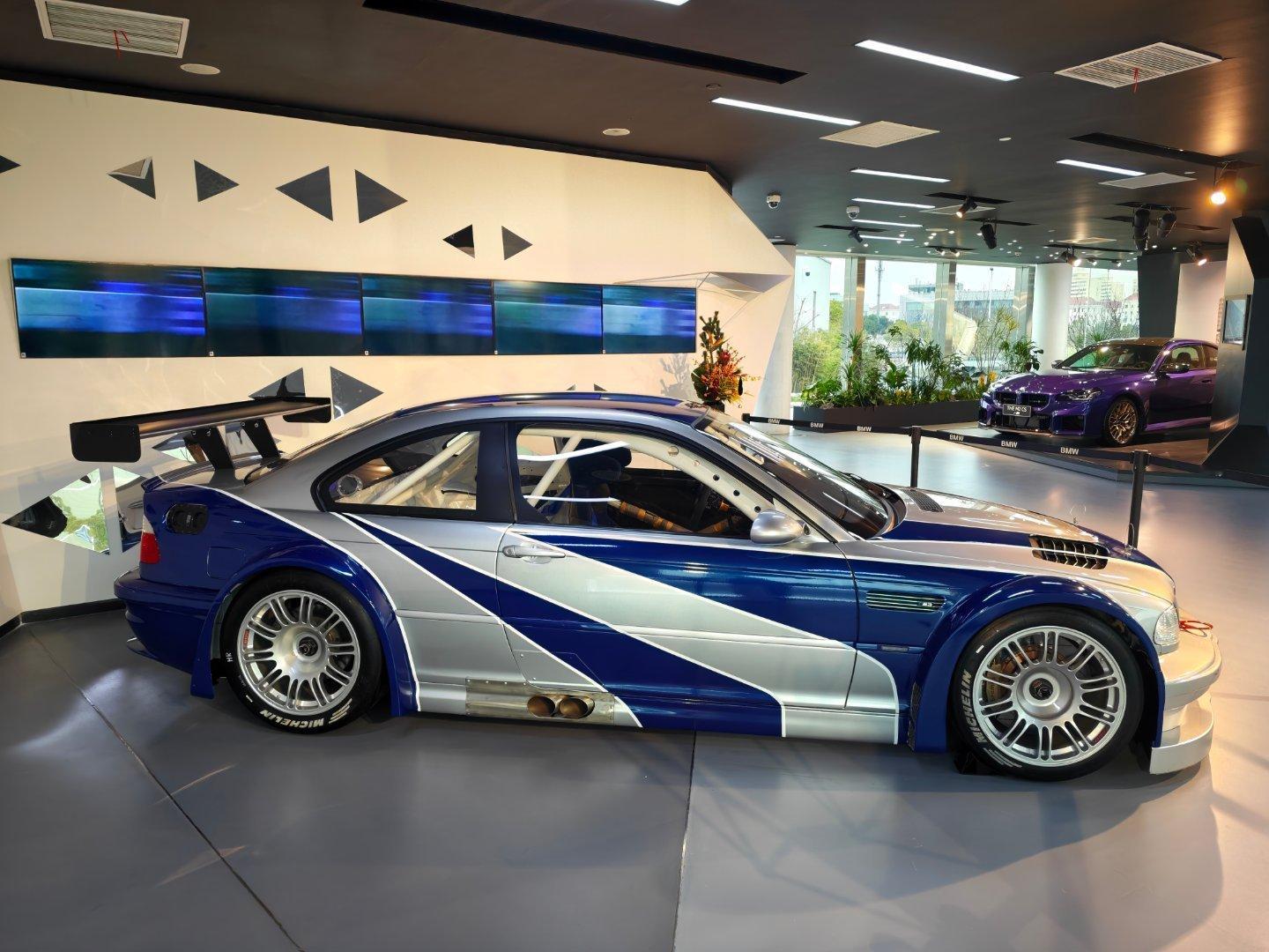 来BMW体验中心，一进门就有惊喜！如果你玩过《极品飞车9》你就会发现，游戏中的主