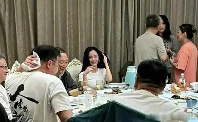 原来明星顶流私下饭局，都是素颜的状态 