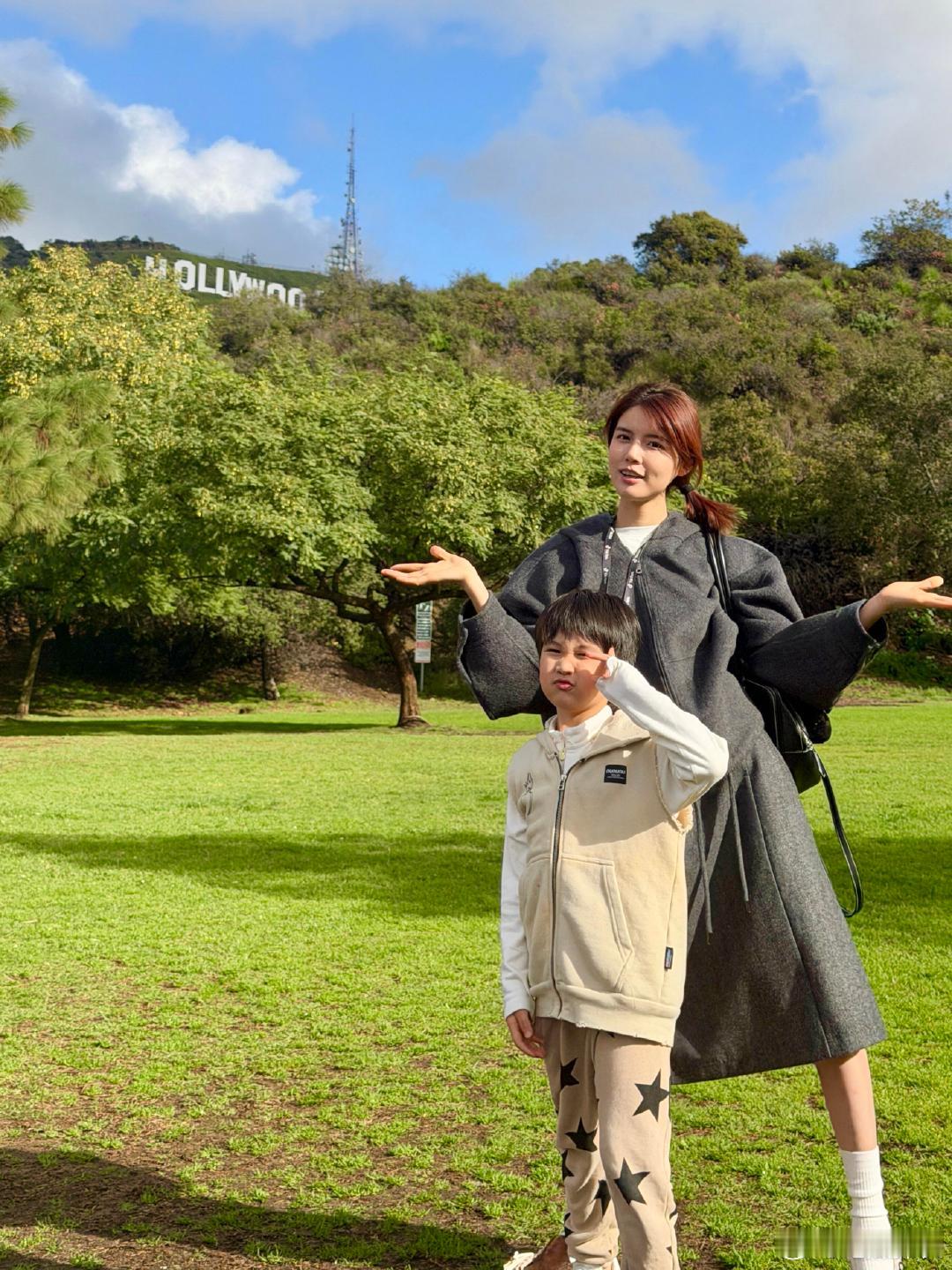 苏醒5岁大儿子身高苏醒大儿子长这么高了 苏醒大儿子长这么高了，乐乐站在妈妈旁边，