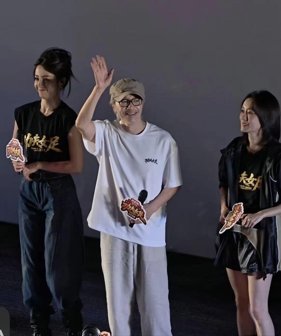 对于为何换片源，《功夫女足》没有说明具体原因。

所谓换片源，就是重新换一个重新