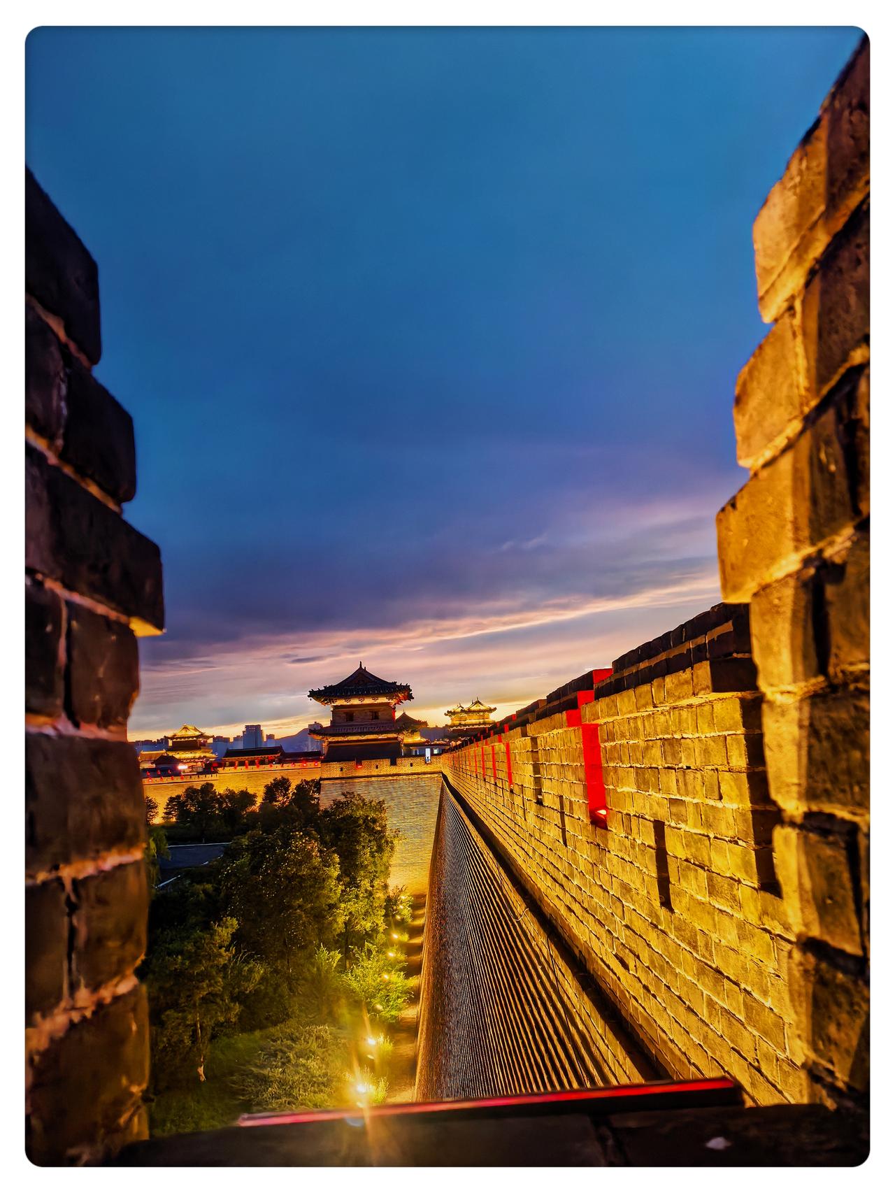 八月大同古城墙拍太阳西下
