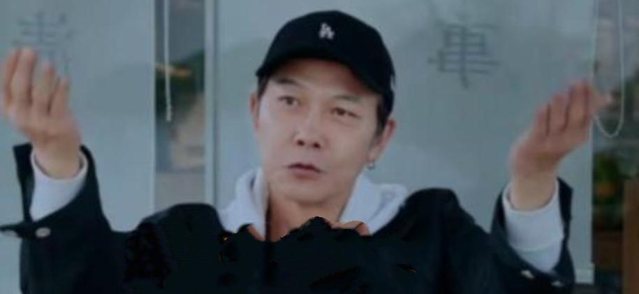 2025年6月23日，钱小豪入驻抖音，在其发布的入驻视频中重现了董天宝造型。
视