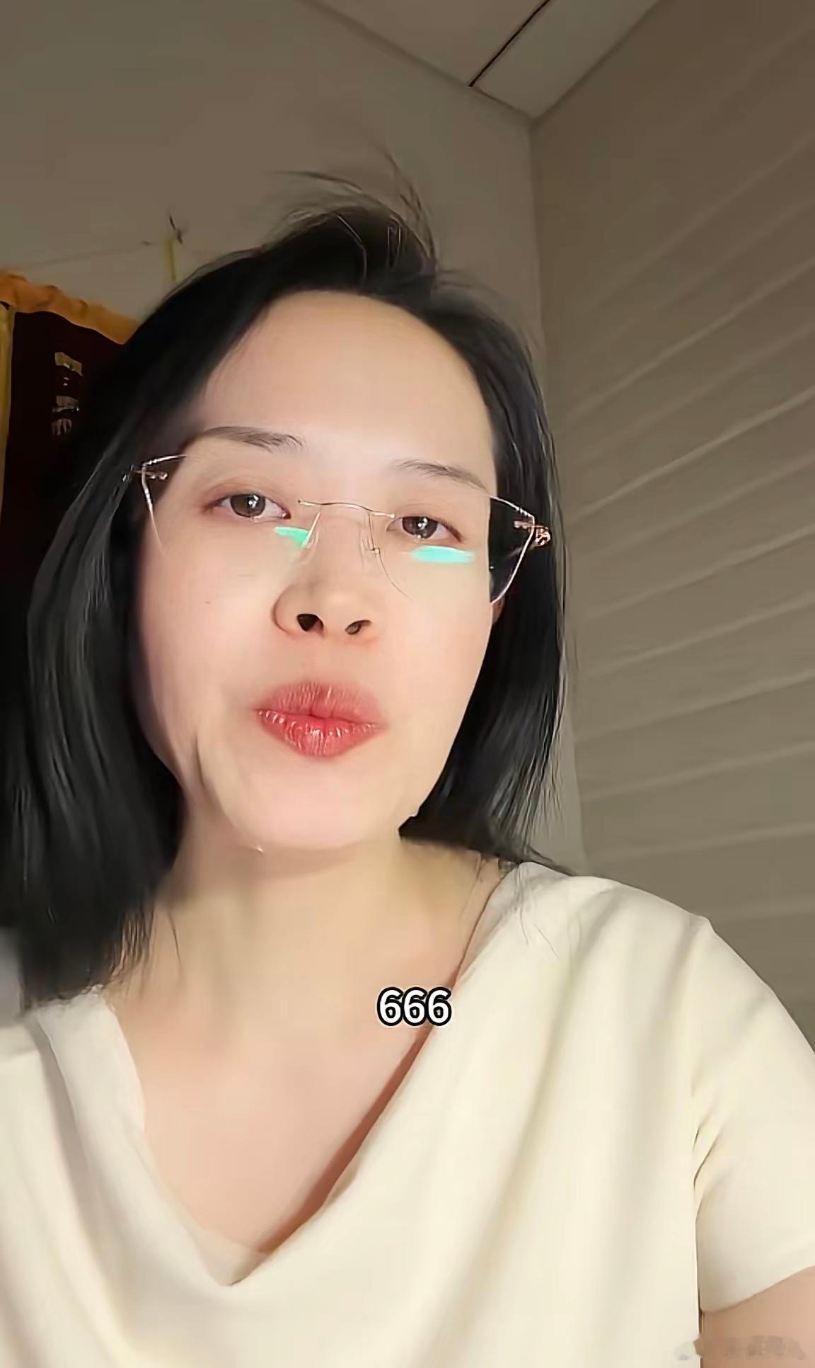 高考成绩出来，这位班主任哭的泣不成声，心里五味杂陈，班上第一名考了687分，第二