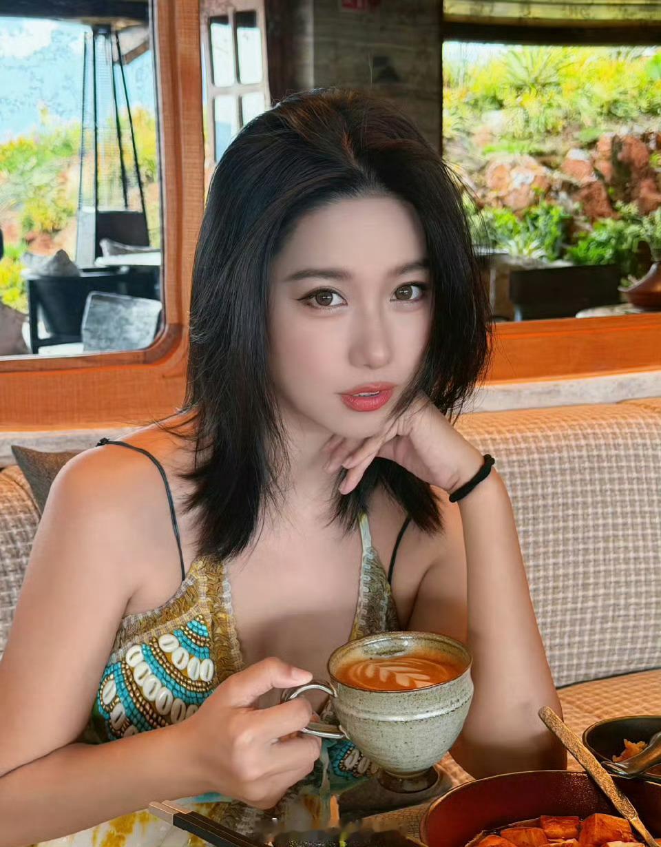 李蠕蠕得算是T0级别的网红了，真想知道是谁拿下大结果了李蠕蠕收入比娱乐圈很多人高