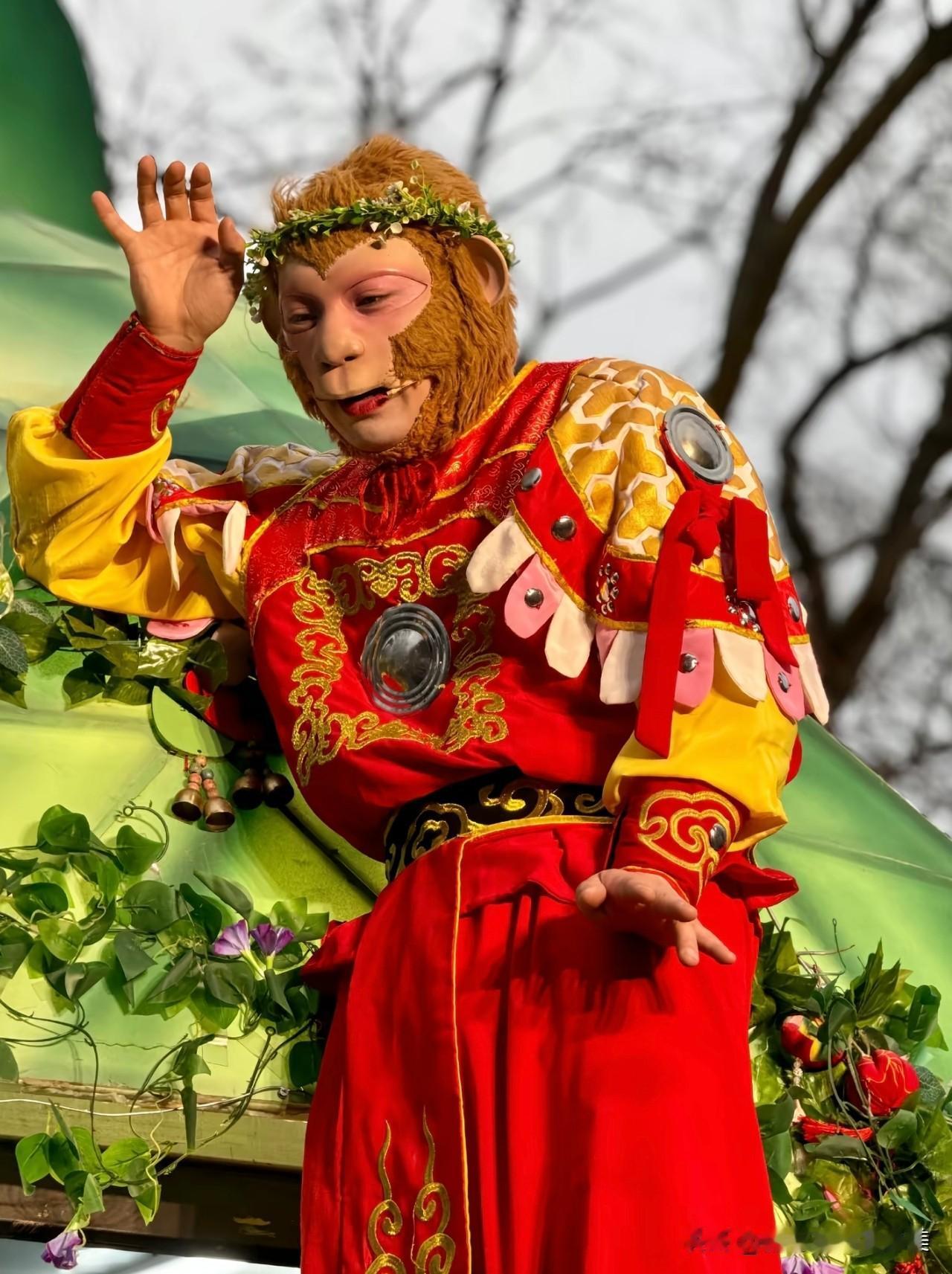 要不是被这条视频刷了屏，

雪饼猴大概也不会公开回应这事，

咱就看看评论区早就