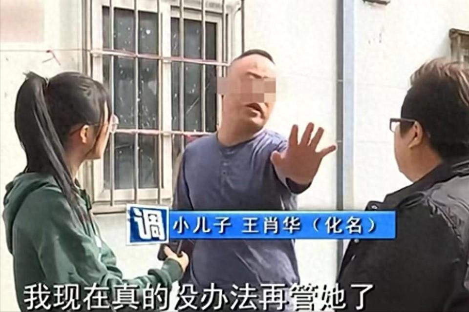 “你们快回来吧，你弟把我这个妈赶出来了！”福建一位母亲火急火燎地给国外子女报告。