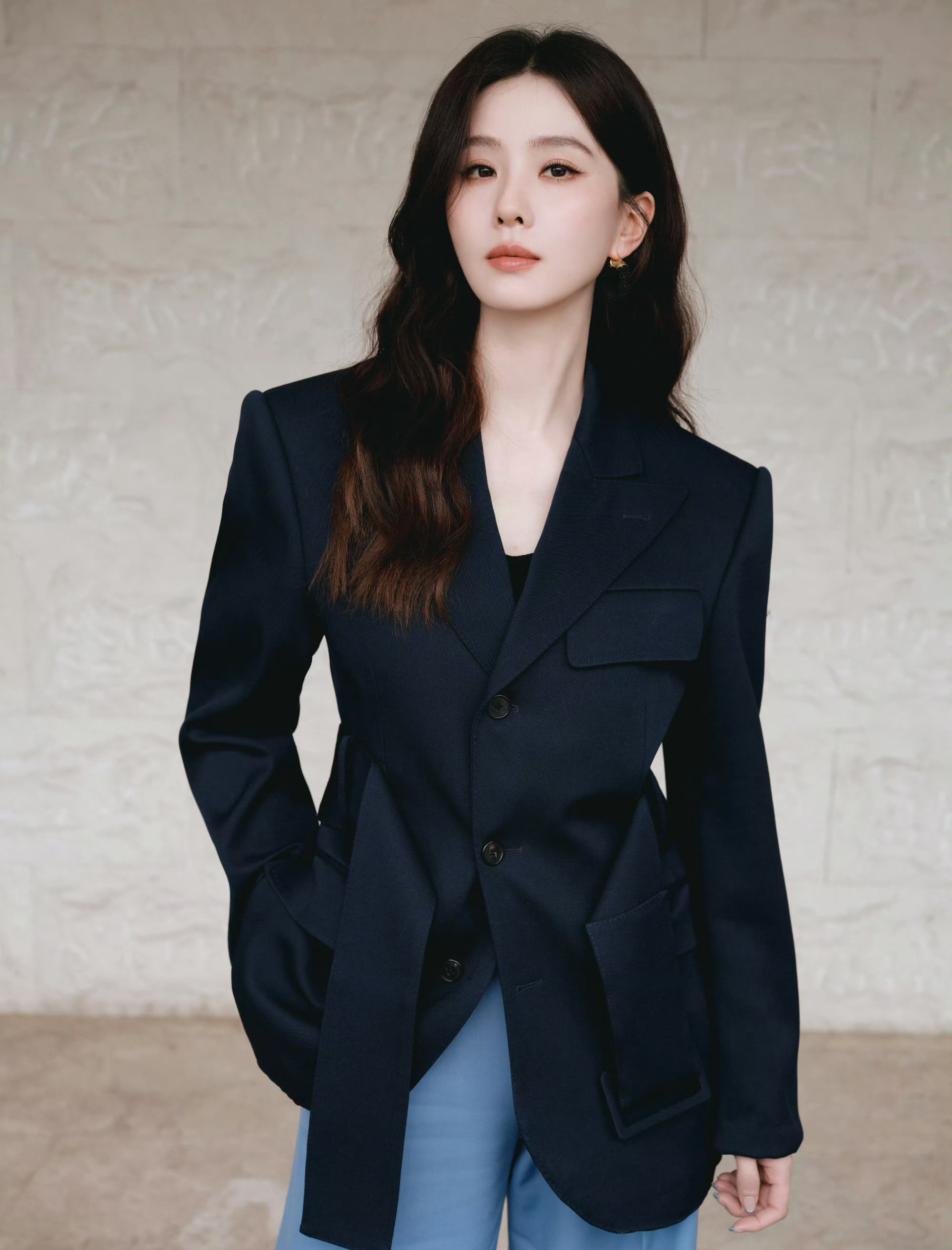 刘诗诗和10个龙葵同台了刘诗诗四川线下活动谁的青春DNA狠狠动了！刘诗诗与10个