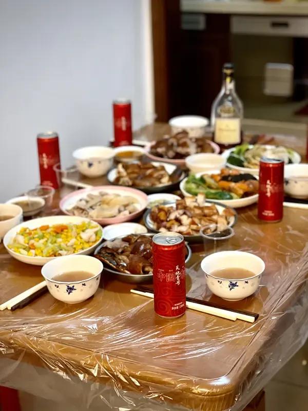 今年除夕直接是腊月二十九，根本没有大年三十，很多人一看日历都懵了，还以为是日历印