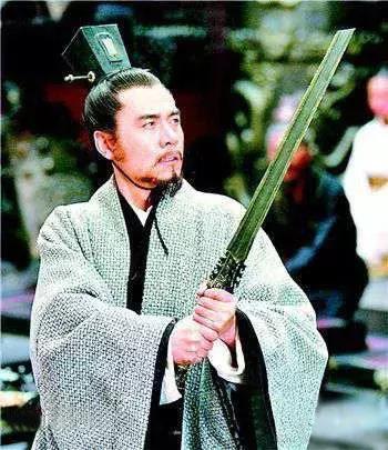 勾践：中国历史上第一个“把耻辱做成KPI”的顶级CEO｜他没写《卧薪尝胆》成功学