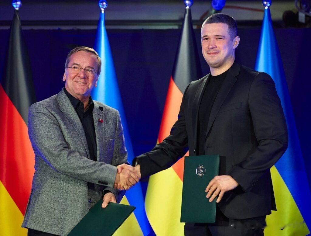 🇺🇦 🇩🇪 乌克兰与德国的合作

5月11日，乌克兰国防部长米哈伊洛·费