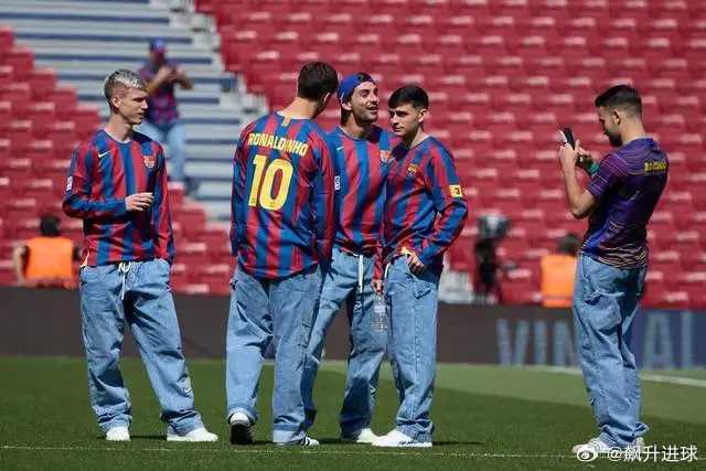 46岁生日快乐！巴萨全队穿10号致敬小罗：94球5冠1金球3月22日，西甲第29