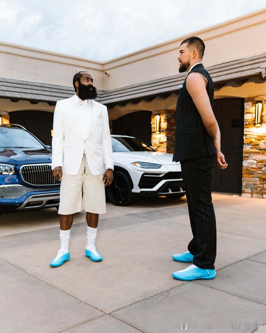 哈登祖巴茨一起拍摄了阿迪的广告👀 