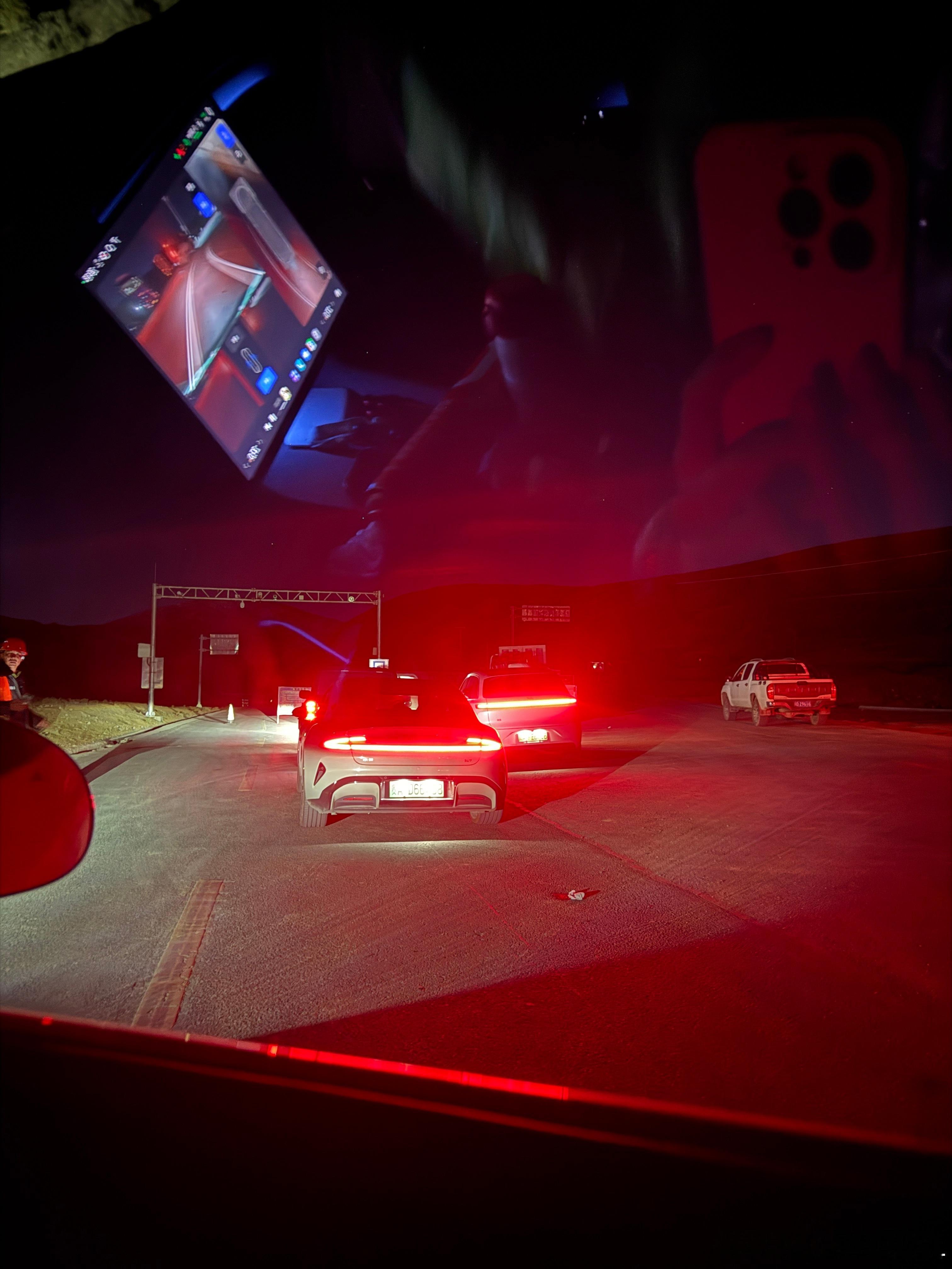 真的天塌了家人们，今天的行程是从萨嘎到拉孜，车程大概5小时左右。只需要再开1小时