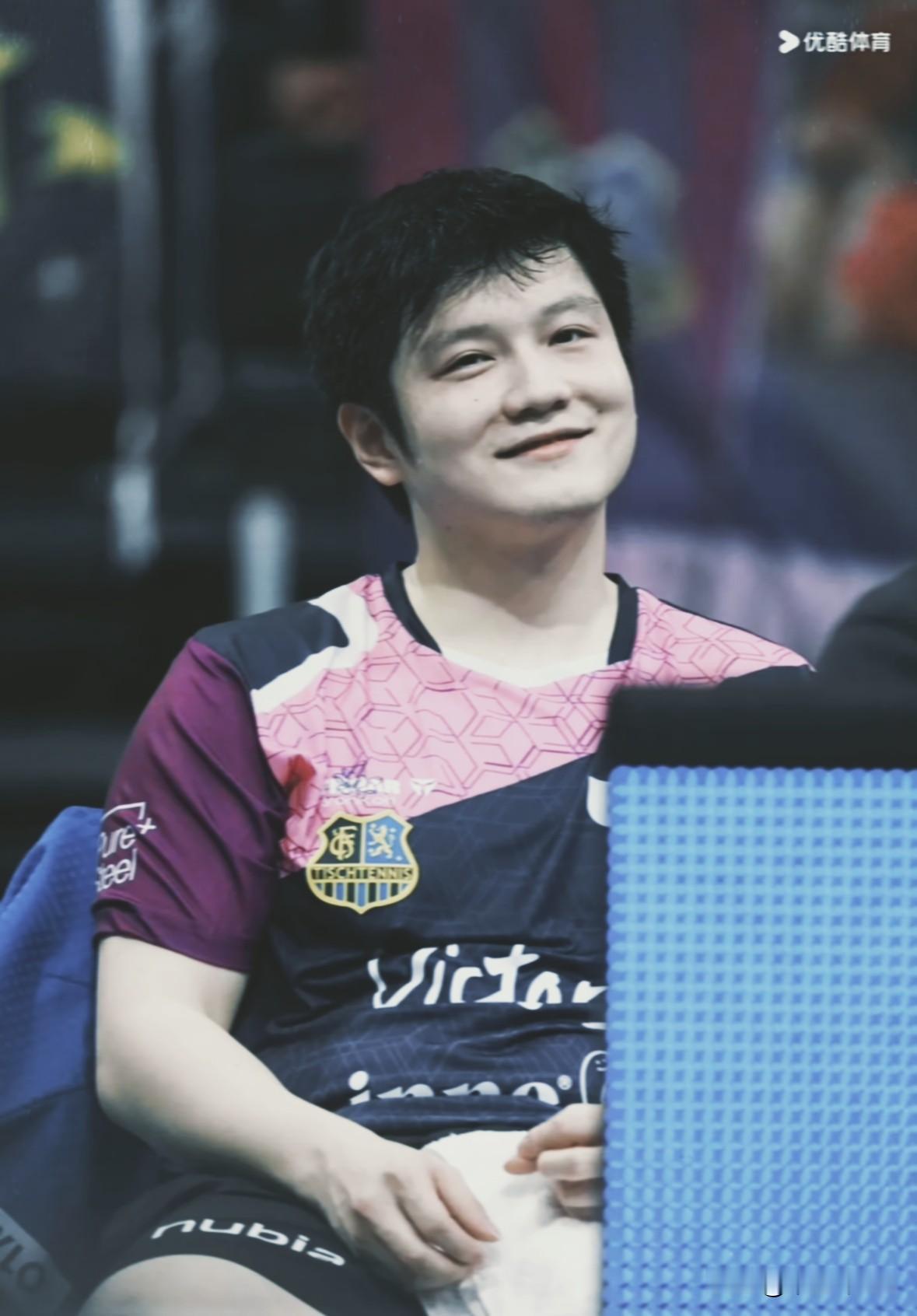 樊振东转会杜赛尔多夫，
这让王志教练伤心不已。

樊振东从小到大，王志教练一直关