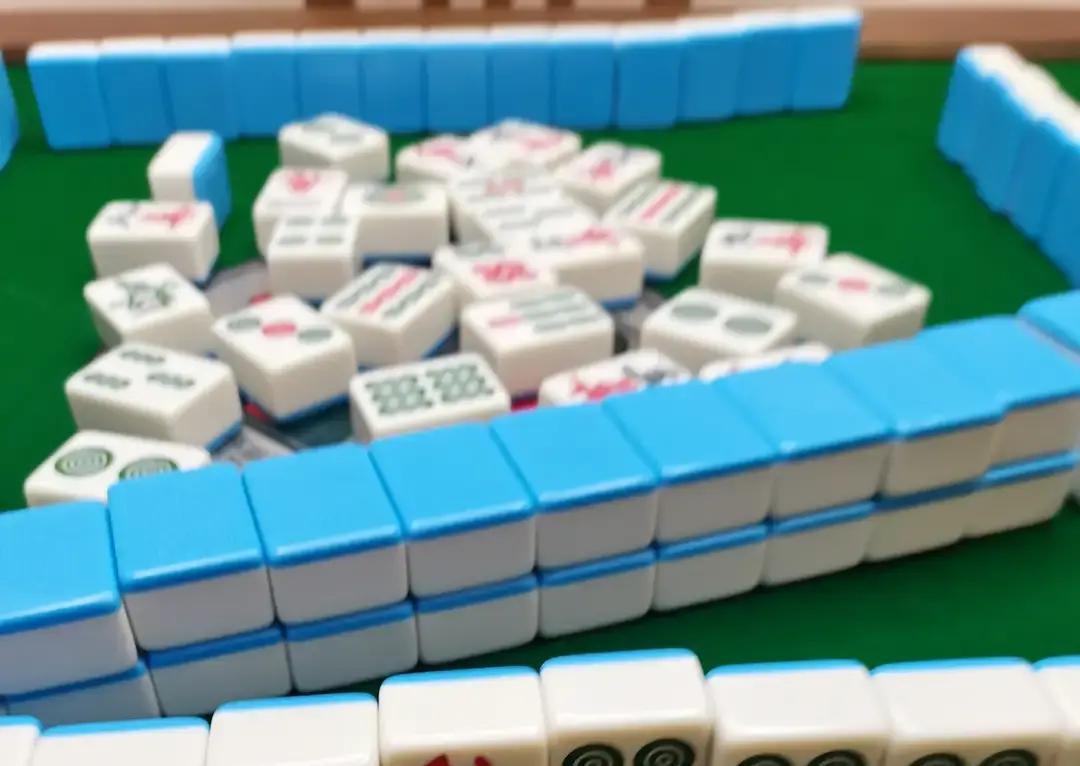 财往富家走，麻将都当狗。

这话你别不信。过年打牌，千万别跟那种在外面做生意的老