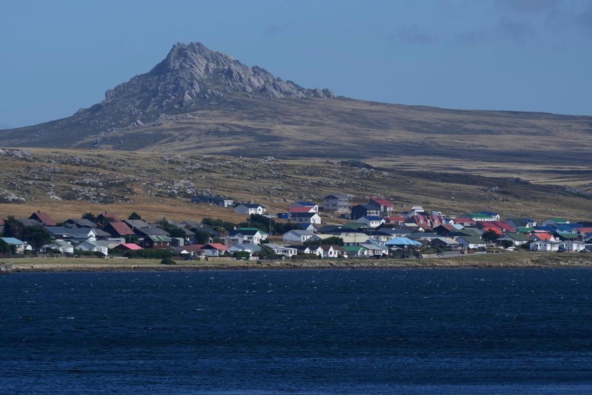 马岛的价值从来不在那1.2万平方公里的土地上，而在于它卡住了整个南大西洋的咽喉，